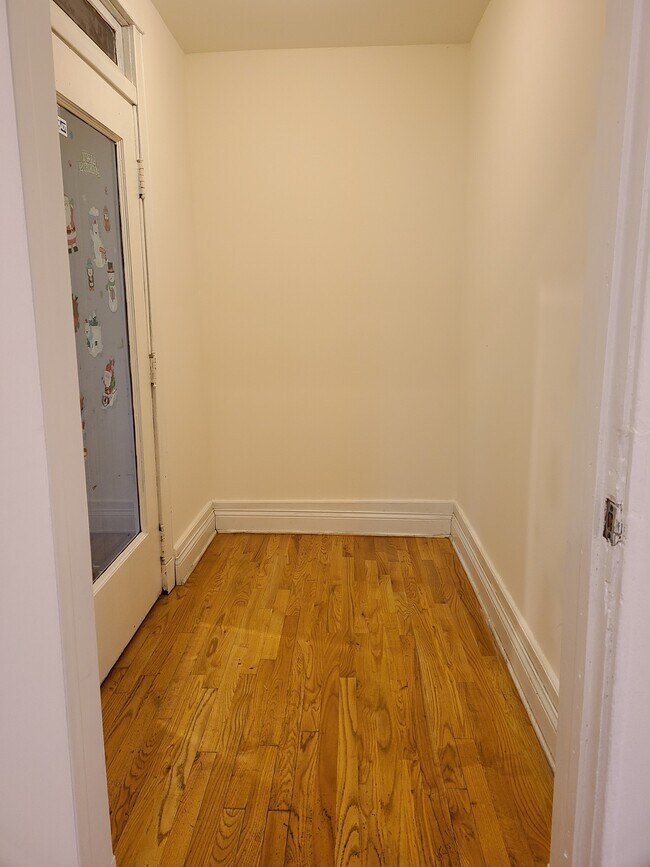 Building Photo - 2459 W Thomas St