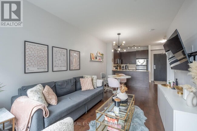 Photo du bâtiment - 88-688 Broadway Ave