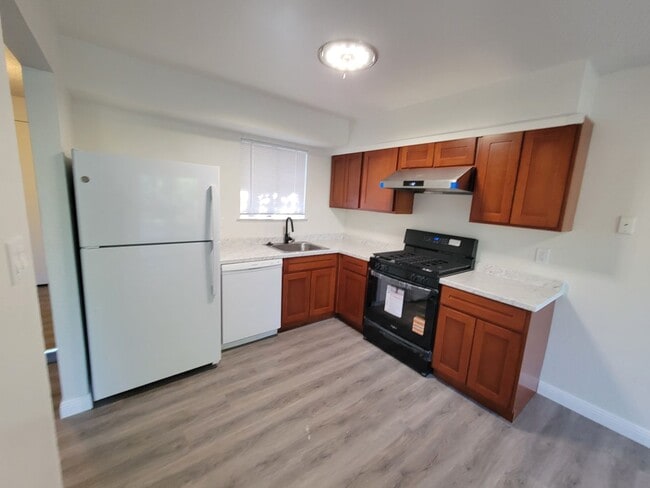 Building Photo - Newly Renovated 3bed/1.5bath Home in Ranch...