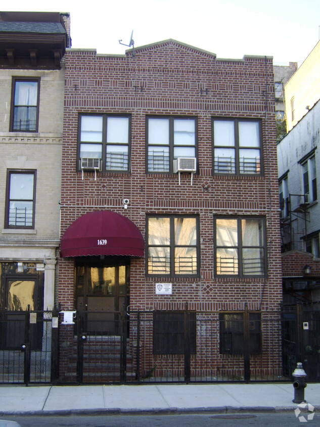 Building Photo - 1639 Nelson Ave