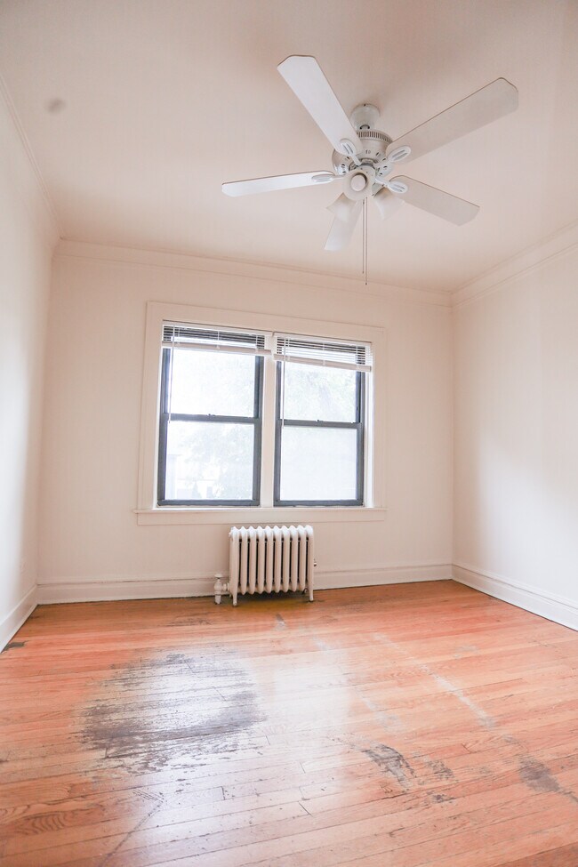 Foto del edificio - 2954 N Seeley Ave