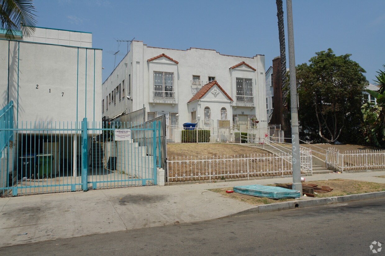 Building Photo - 211 S Carondelet St