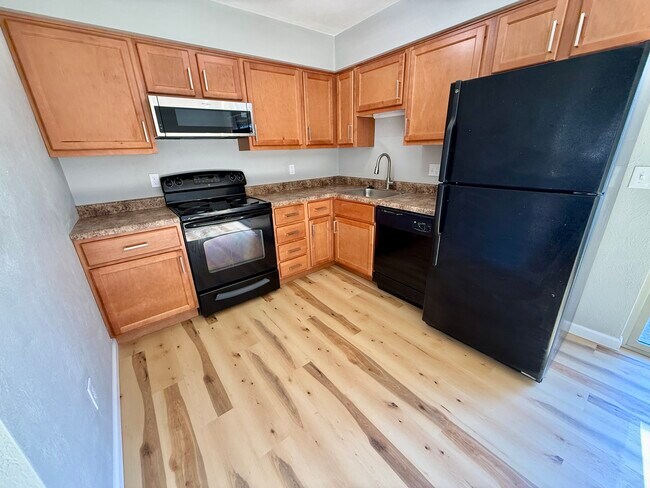 Foto del edificio - 823 N Cherry St