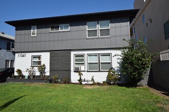 Building Photo - 11041 Moorpark St