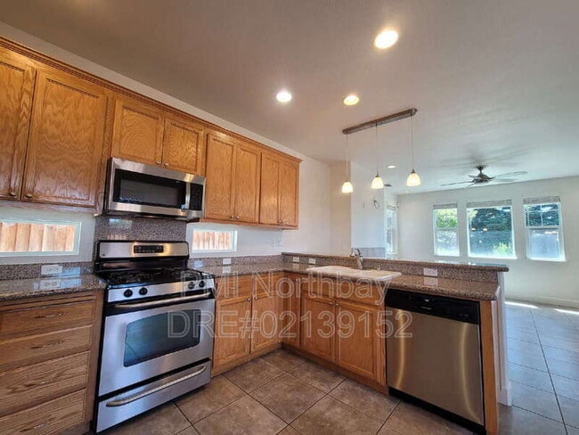 Building Photo - 481 Lexington Dr