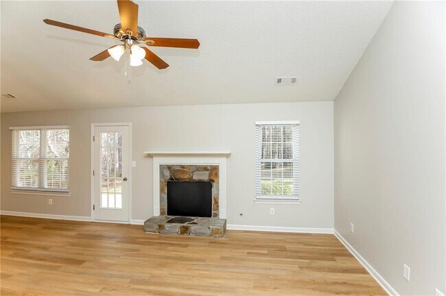 Building Photo - 122 Collins Dr