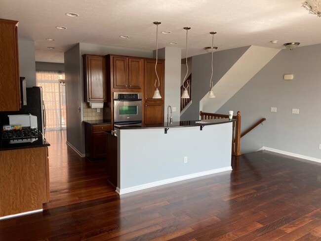 Building Photo - 3 Bedroom Apartment for Rent