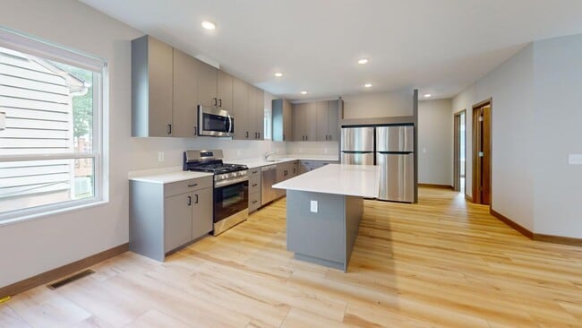 Foto del edificio - 716 13th Ave SE