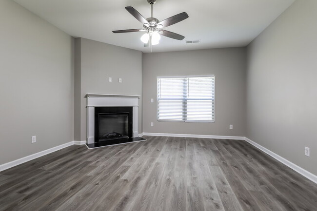 Building Photo - 3630 Lebella Ln