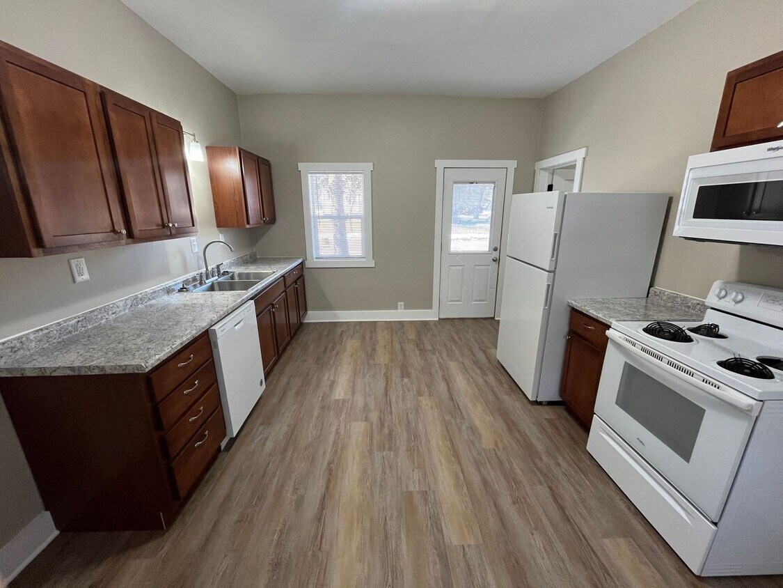 Foto principal - 1800 E Main St