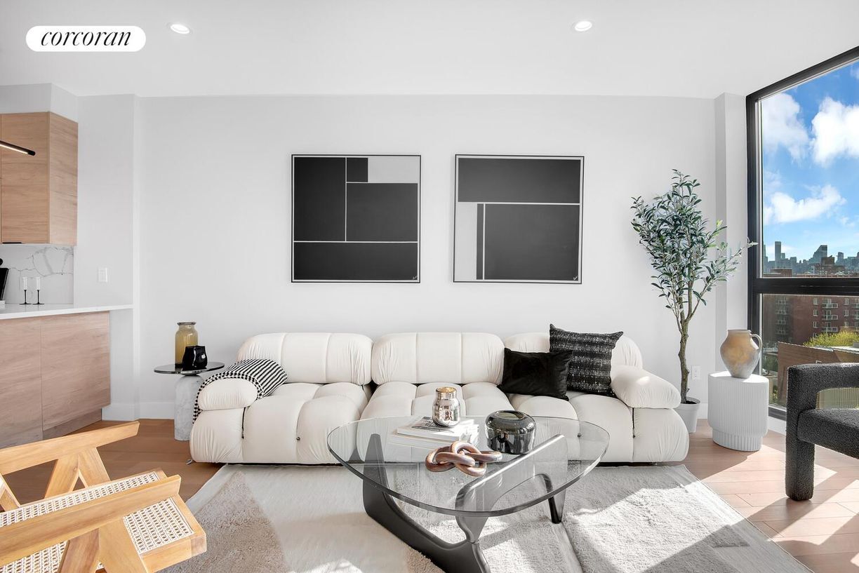 Primary Photo - 3057-57 Crescent St