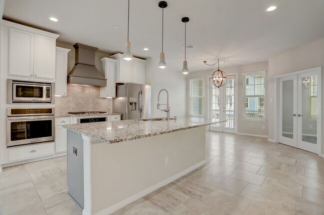 Building Photo - 2714 Veranda Fls