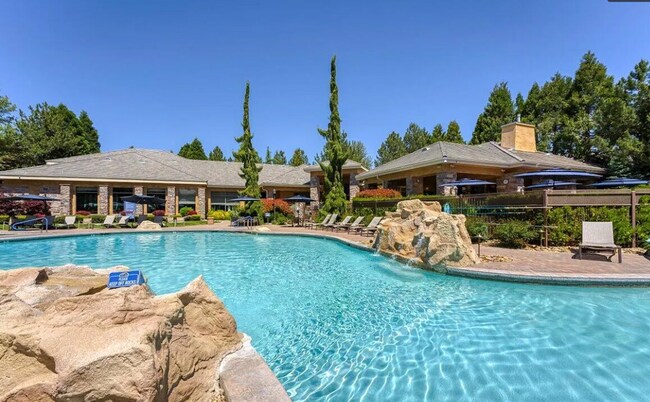 Foto del edificio - Beautiful 2-bedroom, 2 bath Condo in Gated...