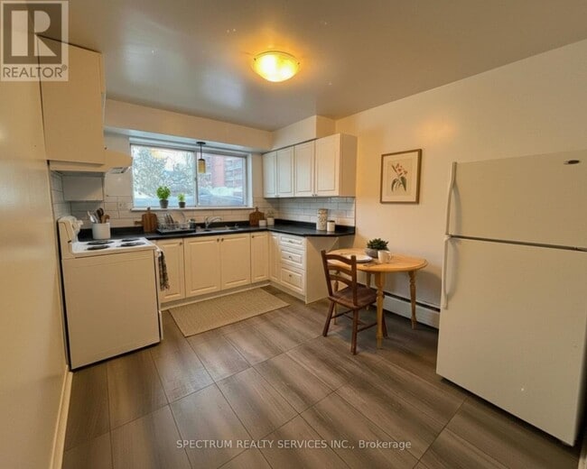 Building Photo - 357 Connaught St