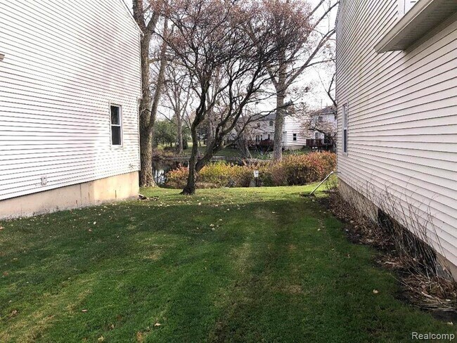 Building Photo - 1361 Lochaven Rd