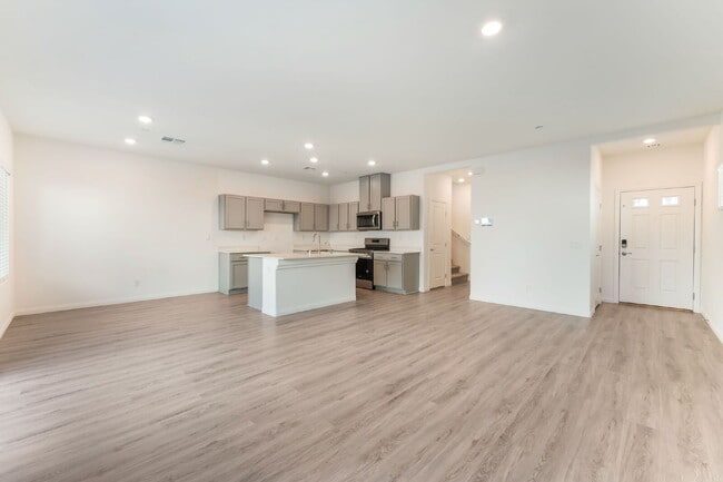 Foto del edificio - Brand New Home year 2025with 4 bedrooms, 2 and half bathrooms, and 2 car garage