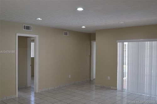 Foto del edificio - 1520 N Royal Poinciana Blvd