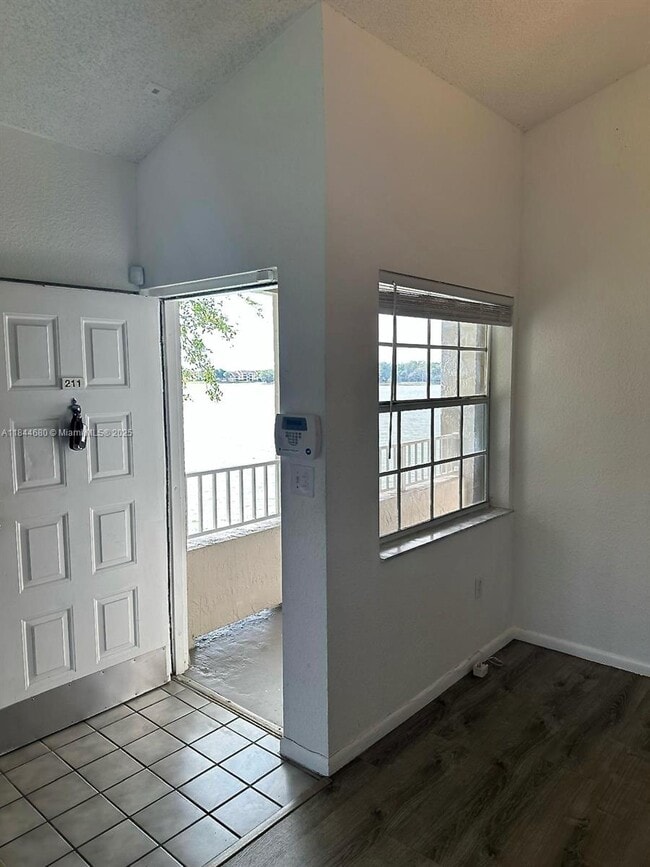 Building Photo - 2841 N Oakland Forest Dr
