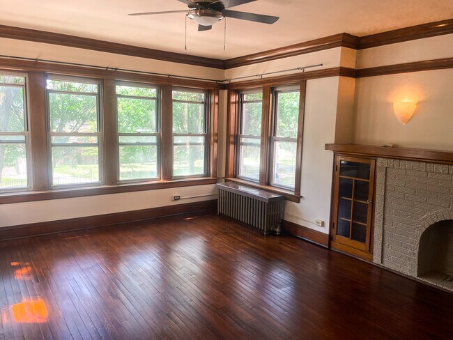 Foto del edificio - 5512 W Berteau Ave