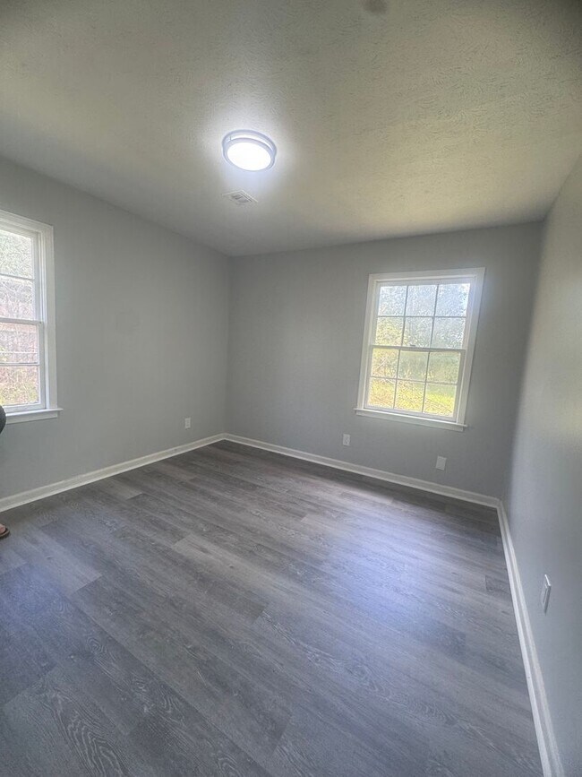 Foto del edificio - 4611 Virginia Loop Rd