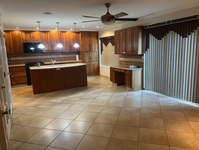 Cocina-Habitación familiar - 1554 Willow Pond Dr