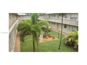 Building Photo - 1370 NE 119th St