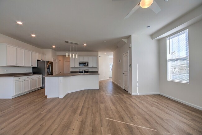 Building Photo - 5935 Hawkweed Dr