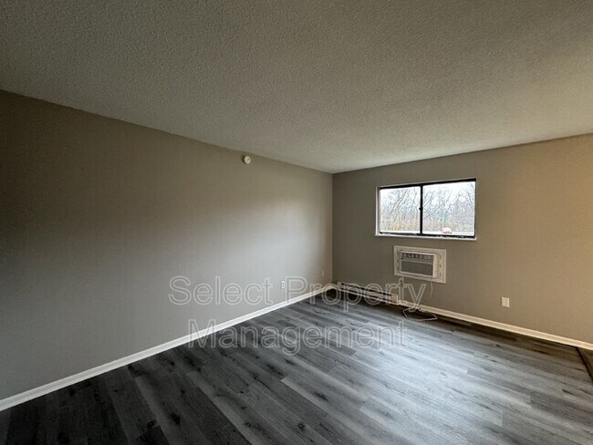 Foto del edificio - 6619 Fairfield Ave