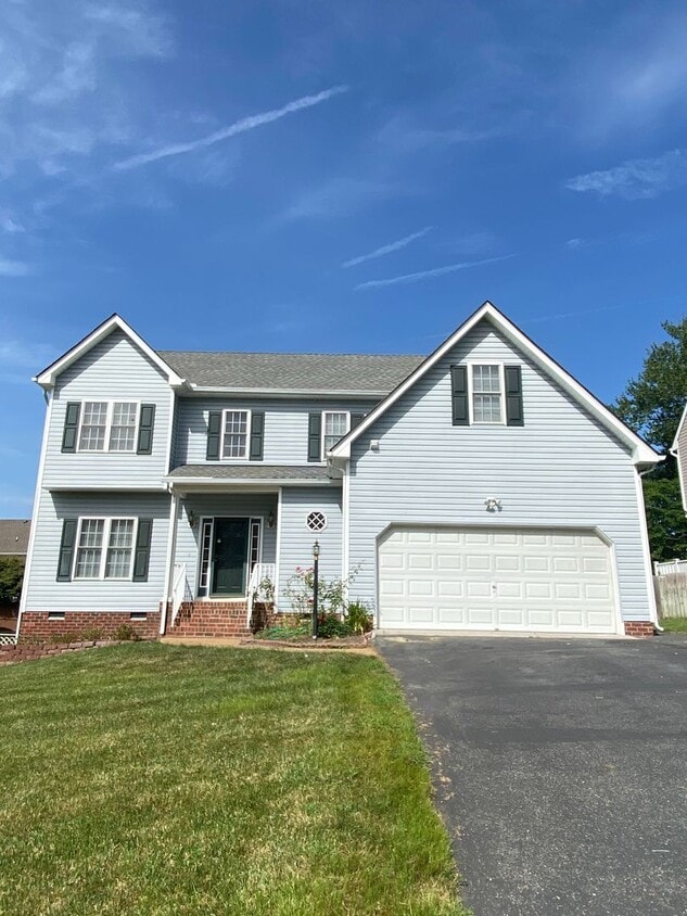 Foto principal - Stunning 4bdrm/2.5bth Home w/Loft Located ...