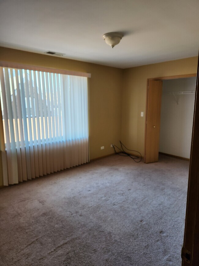 Dormitorio 1 - 9304 S Paxton Ave