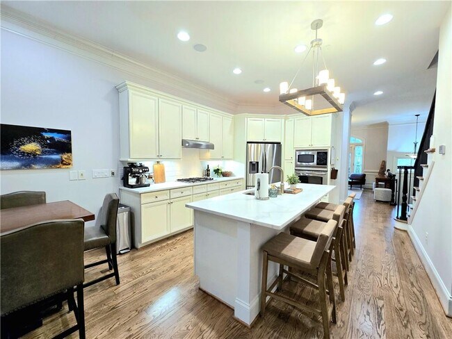 Building Photo - 53 Honour Ave NW