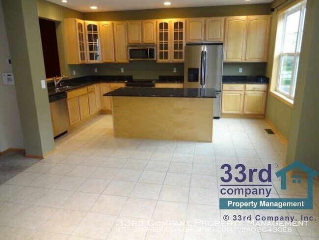 Building Photo - Modern Townhome in Maplewood