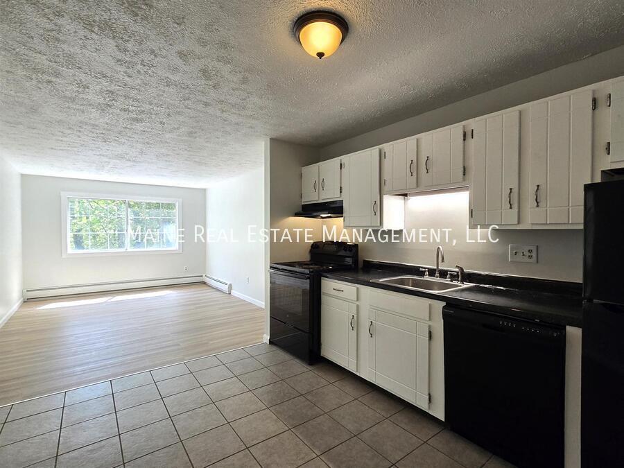 Primary Photo - 10 Tall Pines Dr