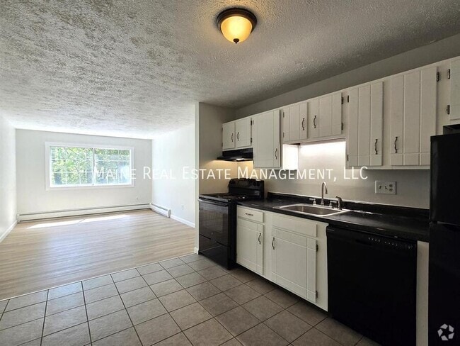 Building Photo - 10 Tall Pines Dr