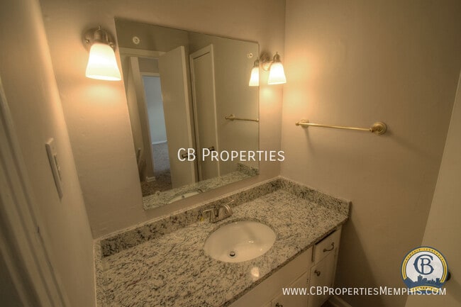 Building Photo - Renovated 3 Bed and 1.5 Bath in Whitehaven!!