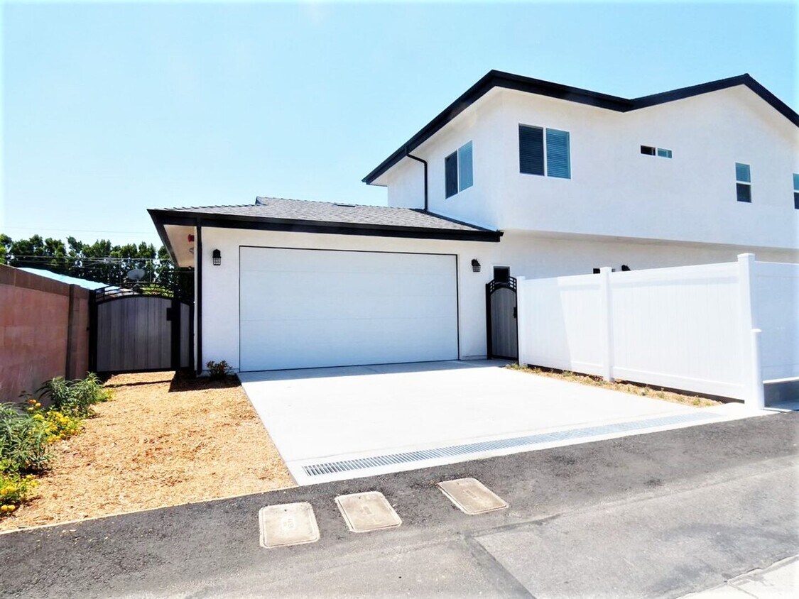 Primary Photo - CY5385