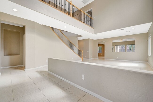 Building Photo - 4 Bedroom Home in Silverstone Ranch