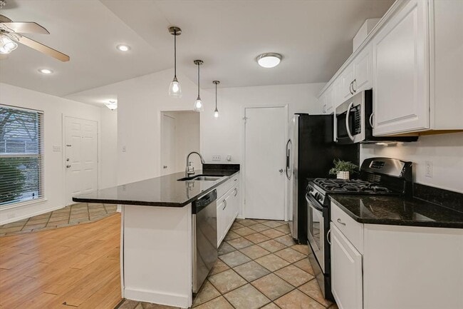 Building Photo - 3207 Eanes Cir