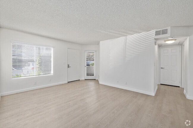 1BR, 1BA - 661SF - Living Room - Elan Riverwalk