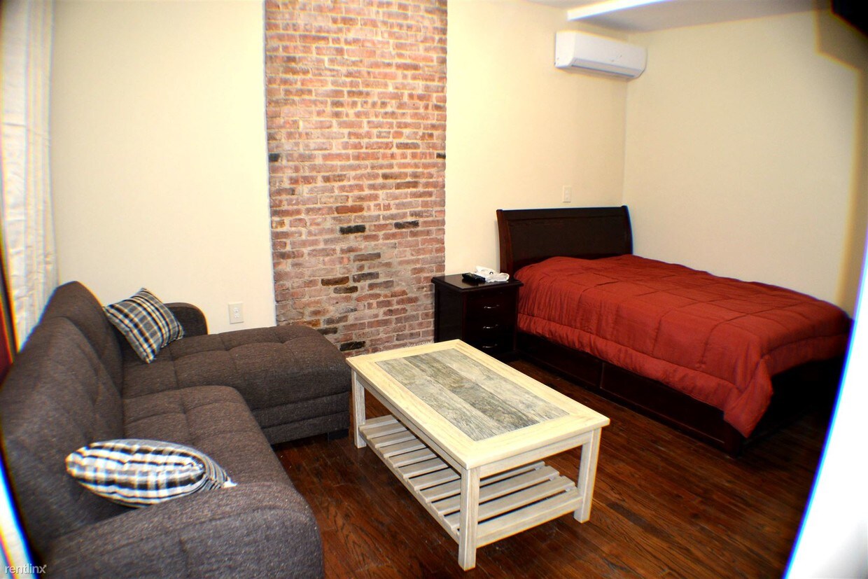 Foto principal - 3818 Crescent St