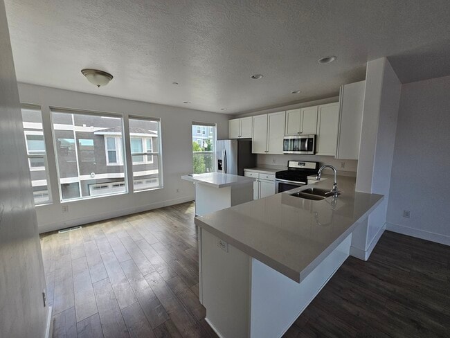 Kitchen - Unfurnished - 3848 W Kinglassie Ln
