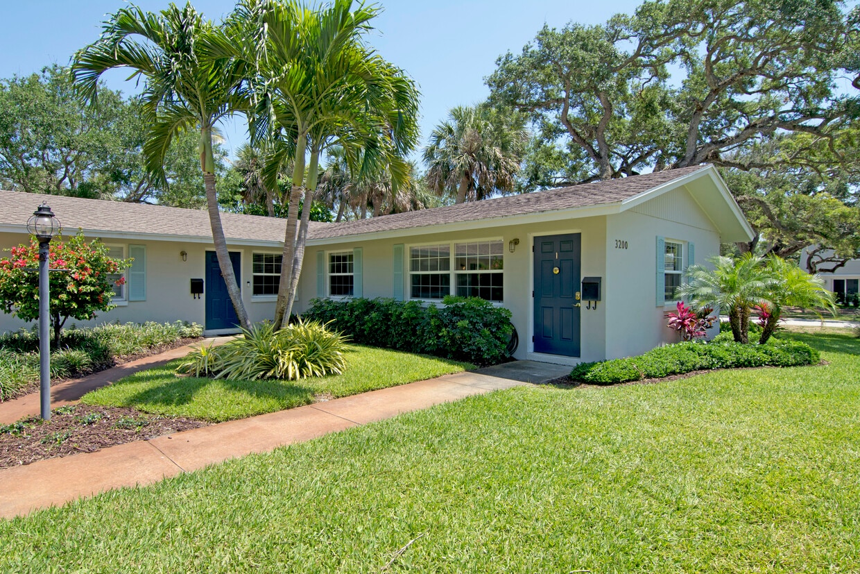 3200 Eagle Dr Unit 4, Vero Beach, FL 32963 Apartments in Vero Beach