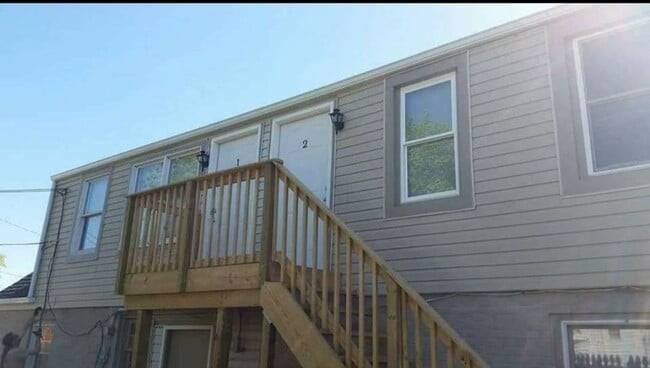 Building Photo - 909 w burke st