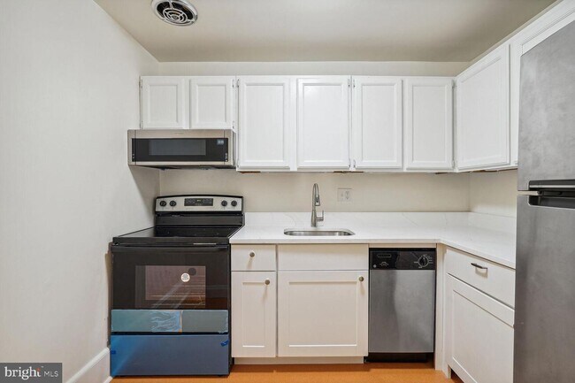 Foto del edificio - 662 E St NE