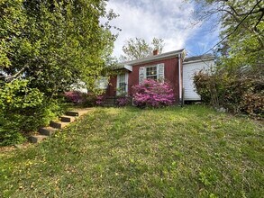 Building Photo - 1201 Nelwood Dr