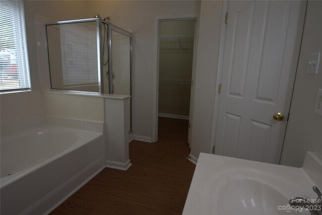 Foto del edificio - 3813 Sipes Ln
