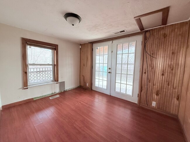 Building Photo - 155 N Lay Ave