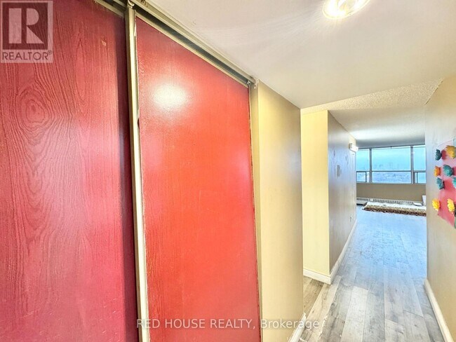 Photo du bâtiment - 25 Sunrise Ave