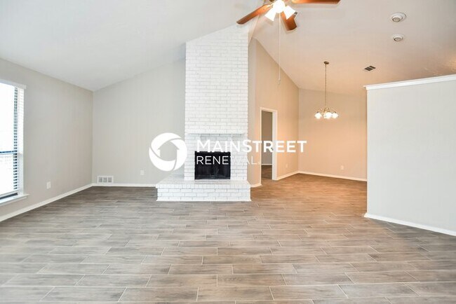 Building Photo - 4 Bedroom Pet-Friendly Home in Mesquite, TX with Main Street Renewal