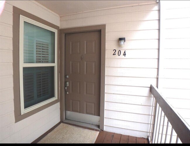 Foto del edificio - 204 Lakeview Terrace
